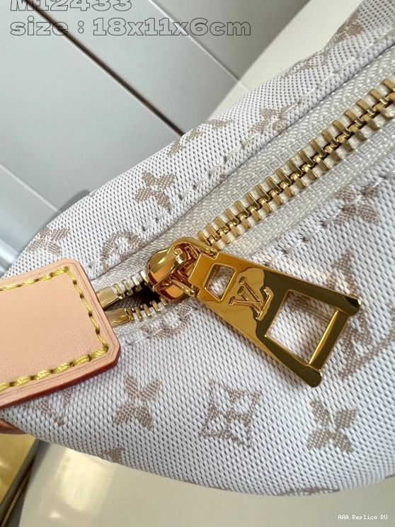 Aaa replica bags Vuitton Louis Hills Pochette 0815